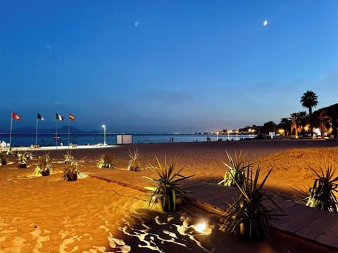 House, 3 Bedrooms, Smoking, Balcony | Beach