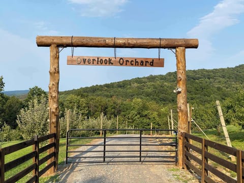 Welcome to Overlook Orchard!