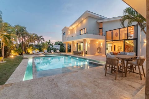 Buganvilla Mansion: Villa Cheryl with 7 bedrooms