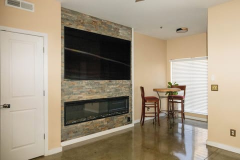 House, 1 Bedroom | Dining