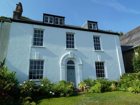 Beautiful Georgian house, stylish and well appointed.