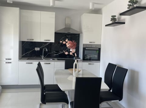 Apartment (Two Bedroom Apartment 1) | Private kitchen