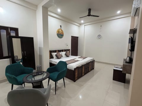Deluxe Double Room | Premium bedding, memory foam beds, laptop workspace, blackout drapes