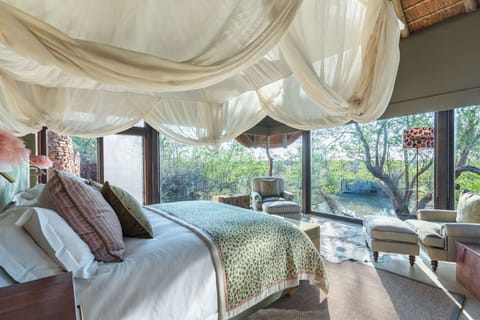 Luxury Suite | In-room safe, desk, laptop workspace, WiFi (free)