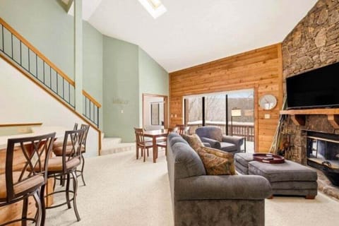 Condo, 3 Bedrooms | Living area | Smart TV