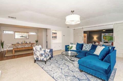 Relax and entertain in this comfortable and elegant home!