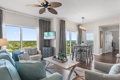 Welcome to Luau 7010/7012 - Sunset Suite!