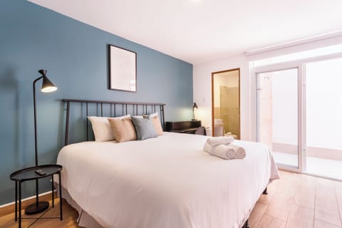 Family Apartment | Desk, laptop workspace, free WiFi