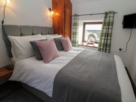 2 bedrooms, individually decorated, individually furnished, free WiFi