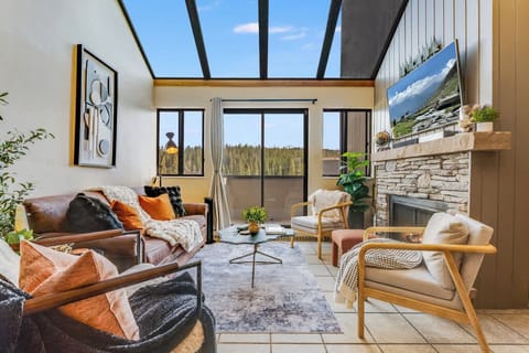 Custom interiors, functional spaces, stocked amenities; plus access to resort living with on site market, arcade, aquatics facility, and more!