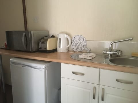 Single Room, Ensuite (with Shower & Kitchenette) | Room amenity