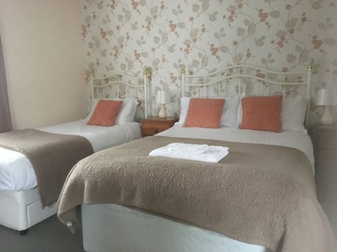 Family Room, Ensuite (with shower)