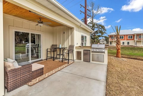 Outdoor kitchen and patio