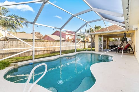 Large private pool & lanai