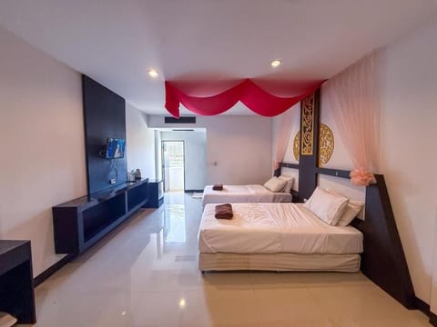 Twin Room, City View | Desk, free WiFi