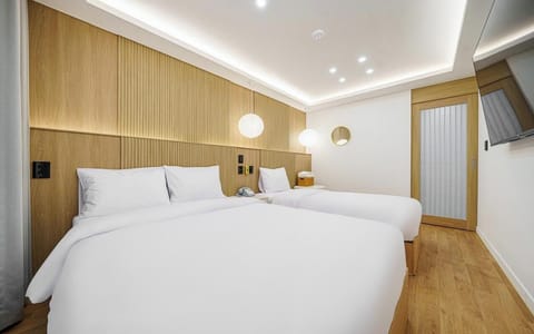 Premium Suite, Balcony | Blackout drapes, soundproofing, free WiFi