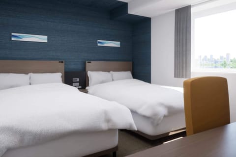 Triple Room, Non Smoking | Desk, soundproofing, WiFi (free), bed sheets