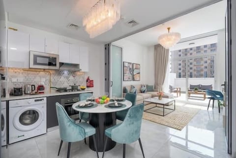Luxury Apartment, Balcony, City View | In-room dining