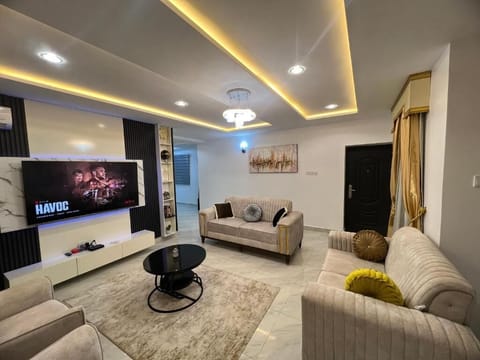 Deluxe Apartment, Balcony, City View | Living area