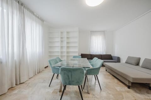 Superior Apartment, Courtyard View | Living area