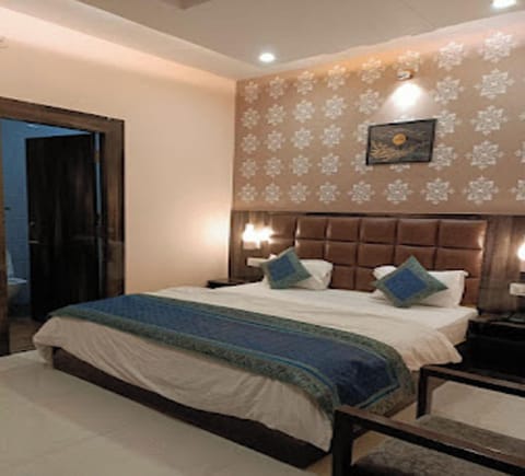 Deluxe Double Room | Free WiFi