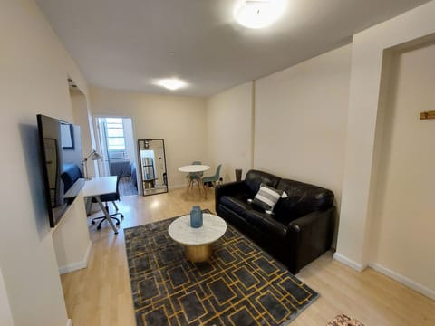 Comfort Studio Suite, City View | Living area | 40-inch flat-screen TV with digital channels