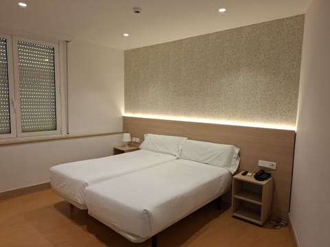 Twin Room | Desk, free WiFi
