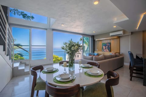 Spectacular 180 degree bay view