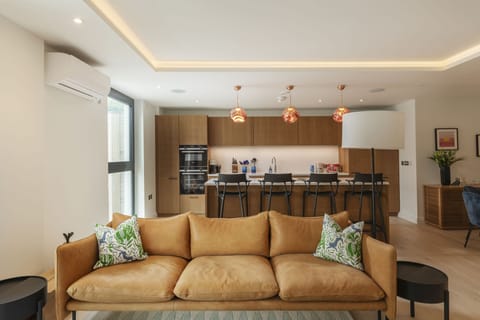 Living space leading into the kitchen - 4 The Reach