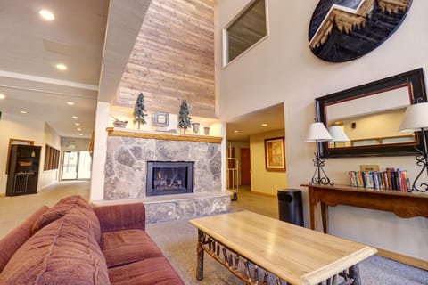 Condo, 1 Bedroom | Living area