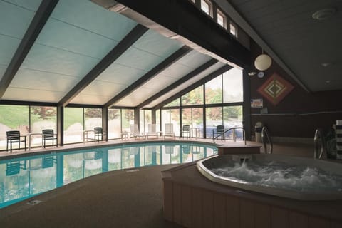 Indoor pool, sun loungers