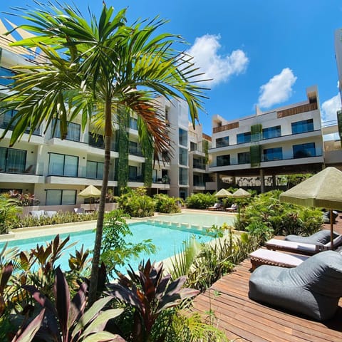2 outdoor pools