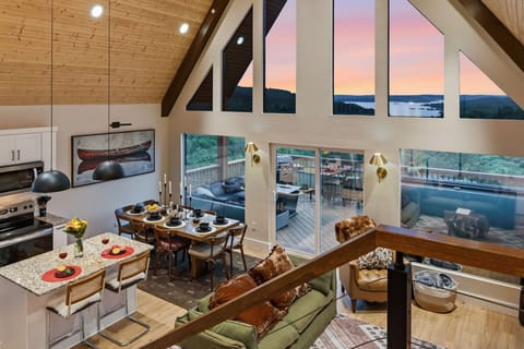 Incredible Table Rock lake views from this lodge