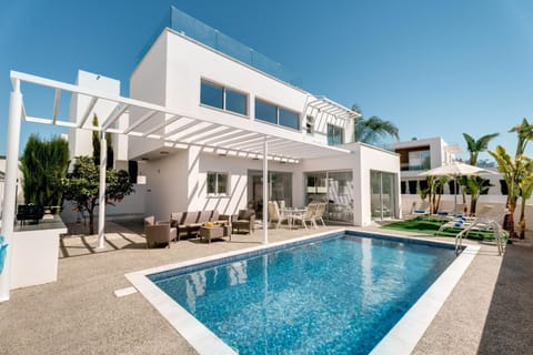 Villa Elite Blu Breeze by Ezoria Villas (15982)