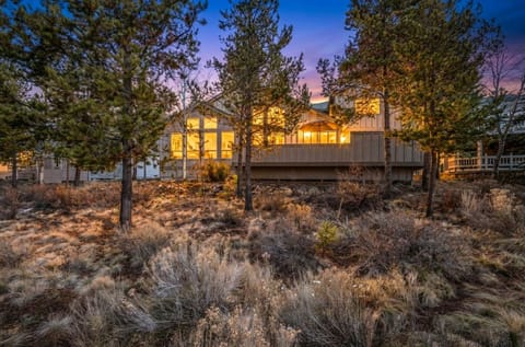 sunriver-luxury-lodge-exterior.jpg
