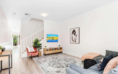 Travers Townhouse | Close to CBD, Gated Community