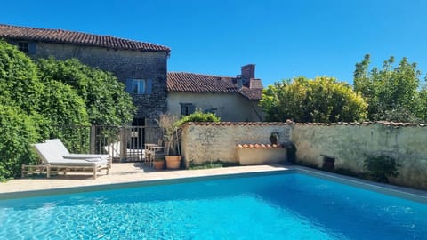 Les Chauvins ensemble private pool
