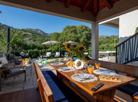 Villa (Three Bedroom Villa with Swimming Poo) | BBQ/picnic area
