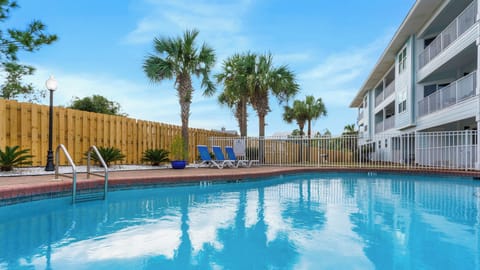 Beachside Grounds & Amenities