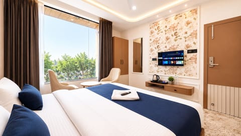 Desk, WiFi (free), bed sheets