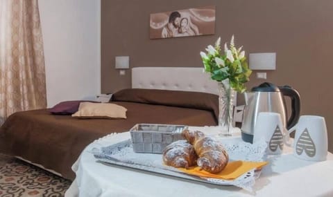 Standard Double or Twin Room, 1 Bedroom, Non Smoking | Desk, soundproofing, iron/ironing board, free WiFi