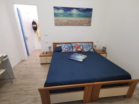 Deluxe Double or Twin Room, 1 Queen Bed, Non Smoking, Private Bathroom | Select Comfort beds, free minibar, desk, laptop workspace