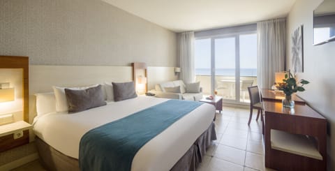 Double Room, Sea View | In-room safe, desk, laptop workspace, soundproofing