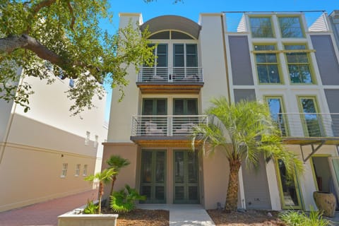 WELCOME TO HEAD OVER HEALS IN SEASIDE, FLORIDA!