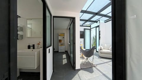Deluxe Loft, 2 Bedrooms, Pets Not Allowed, Annex Building | Living area | Computer monitors