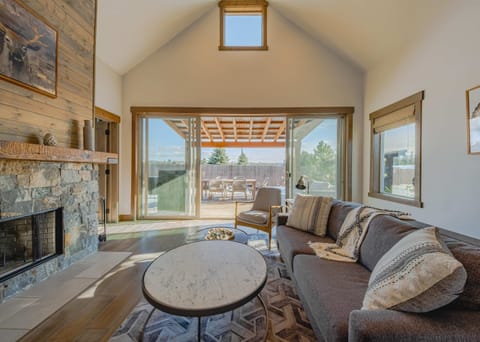 House, Multiple Beds, Hot Tub, Mountain View (Wilderness Club Home) | Living area