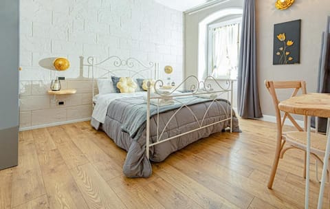 Superior Double Room, Private Bathroom | In-room safe, soundproofing, iron/ironing board, WiFi (free)