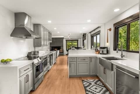 Kitchen 1: Bosch appliances, Keurig, air fryer, Crockpot, blender, toaster oven, tableware, main floor