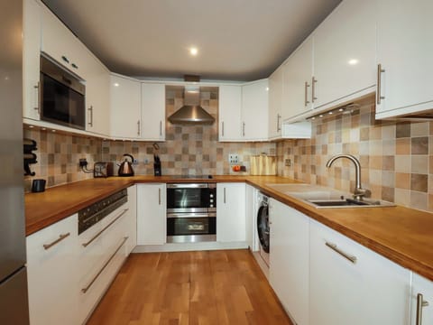 Dishwasher, cookware/dishes/utensils