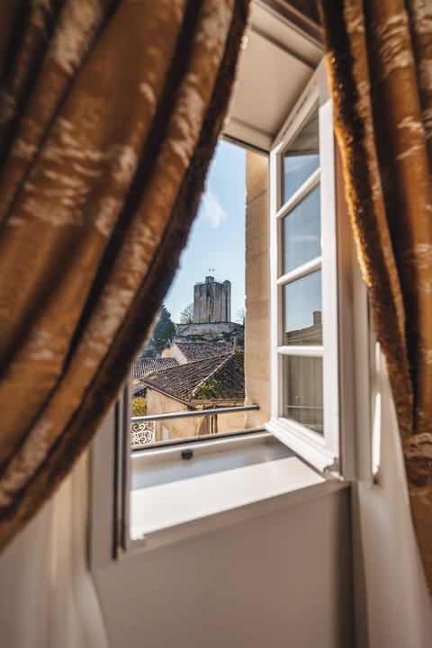 Suite (Maison de Village) | Premium bedding, minibar, in-room safe, desk